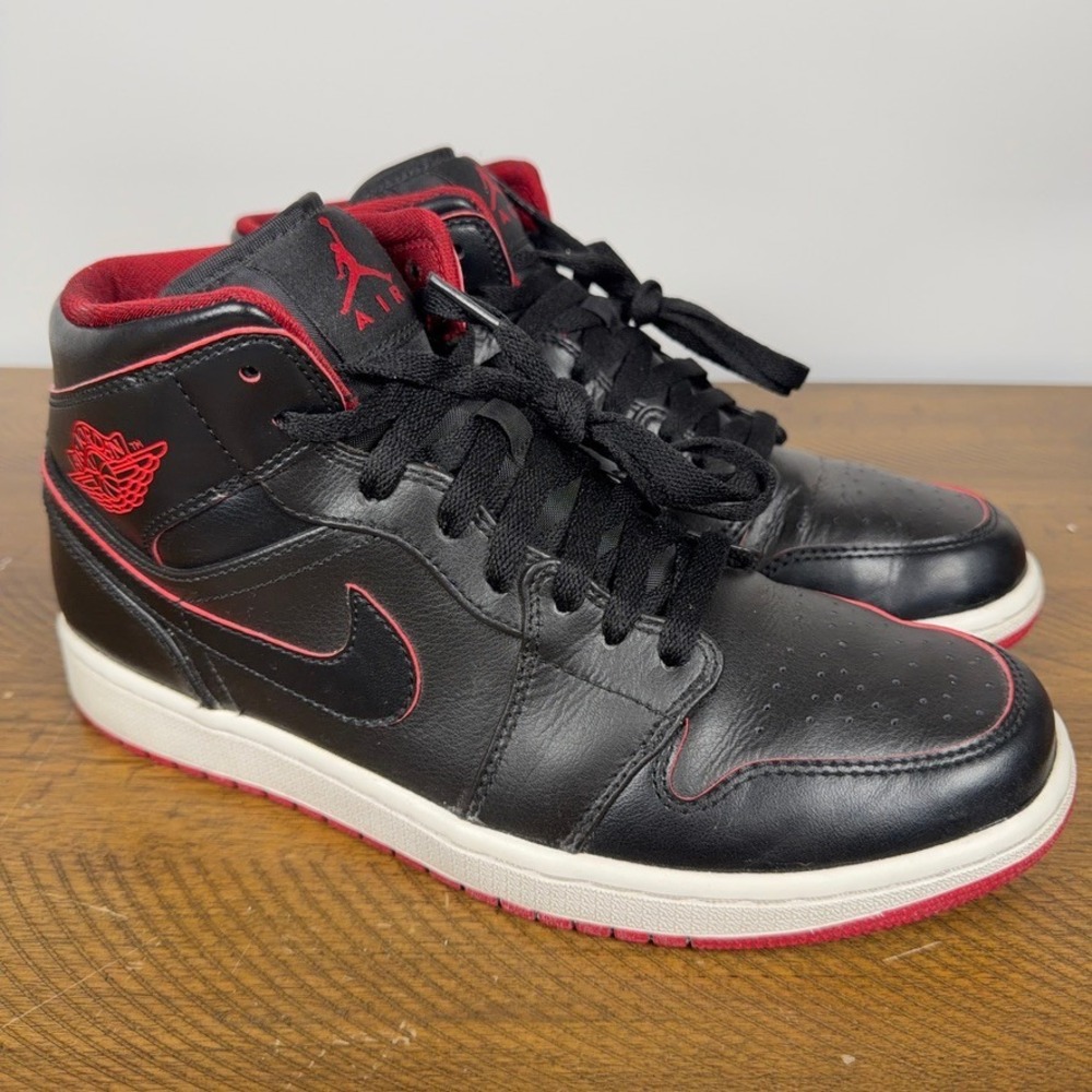 Air Jordan 1 Mid Shoes Mens 9 Black Red Bred Leather Basketball Sneakers